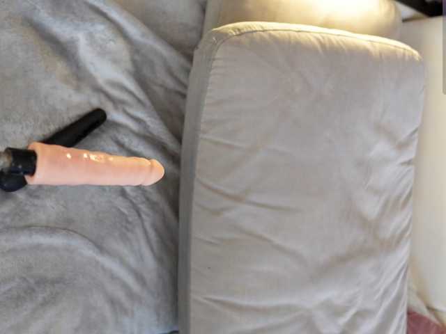 IMNOTSHYBABY live cam preview