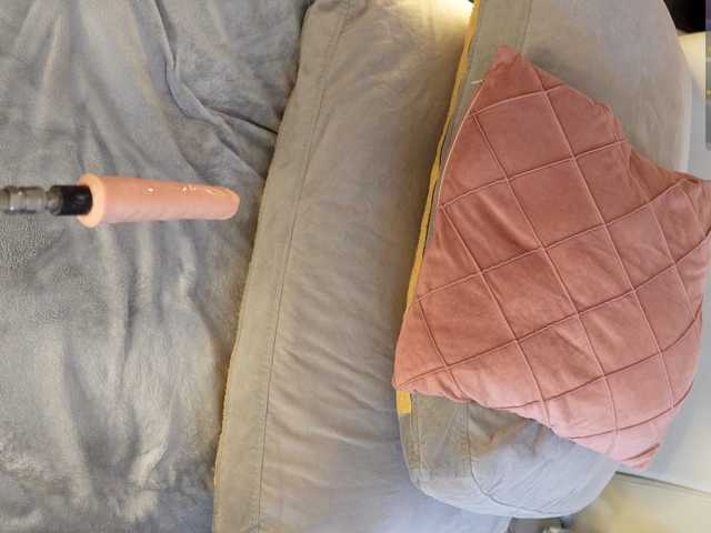 IMNOTSHYBABY live cam preview