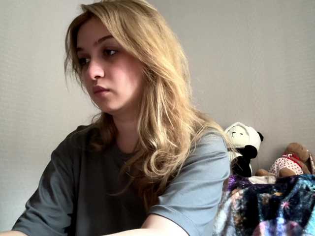 Live трансляция CloudyFoxy - Runet.cam