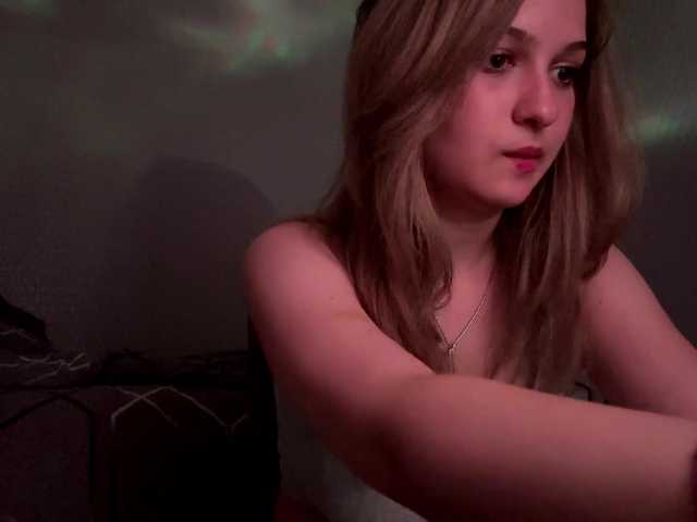 Live трансляция CloudyFoxy - Runet.cam