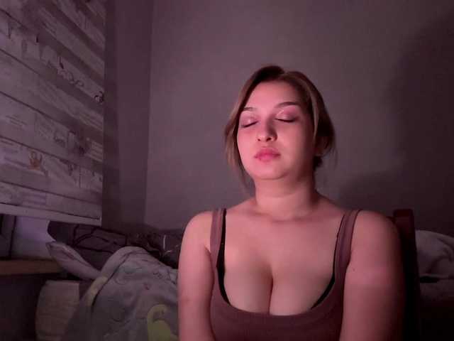 CloudyFoxy live cam on BongaCams
