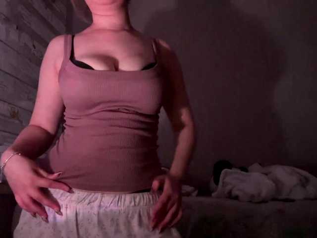 CloudyFoxy live cam on BongaCams