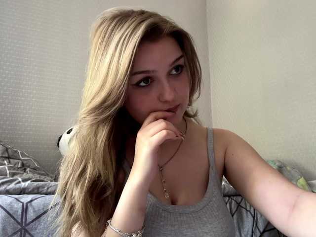 Live трансляция CloudyFoxy - Runet.cam