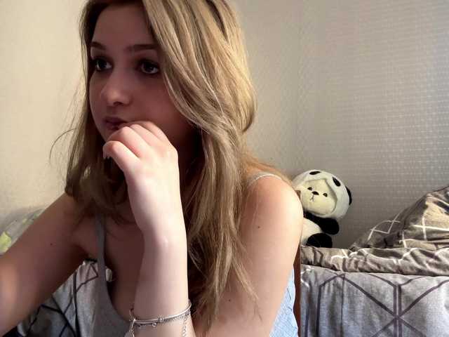 Live трансляция CloudyFoxy - Runet.cam