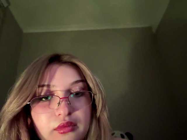 CloudyFoxy live cam
