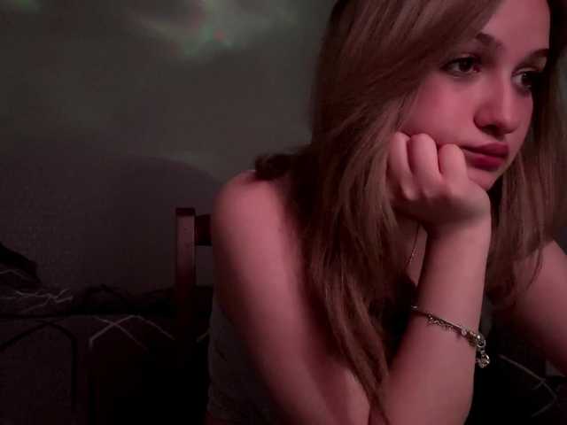 CloudyFoxy live cam