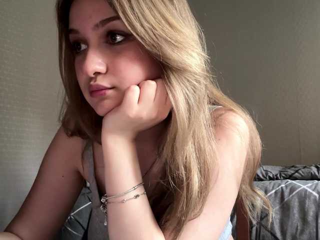 Live трансляция CloudyFoxy - Runet.cam