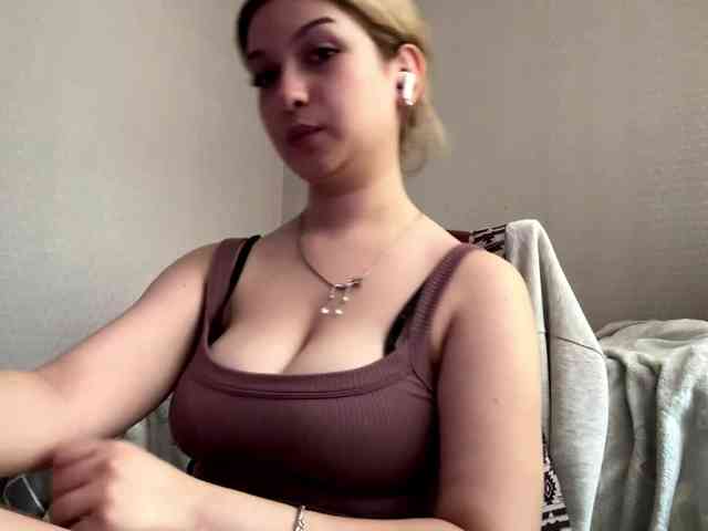 CloudyFoxy Sex Cam Show