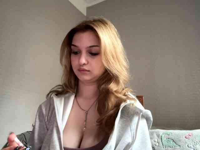 CloudyFoxy Sex Cam Show