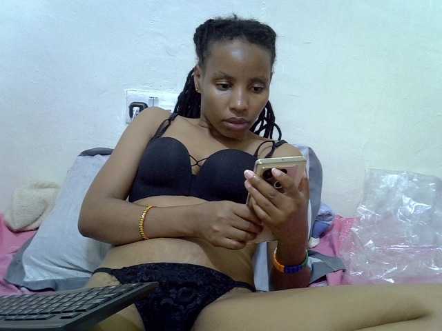 le modèle Beautyjaya3 est en webcam porno dans un show sur le site bongacams, il possède les tags suivants: Ebony,Brunette,Hairy