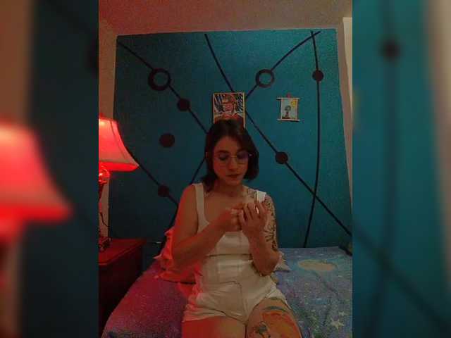 Lesliecarmein live cam on BongaCams