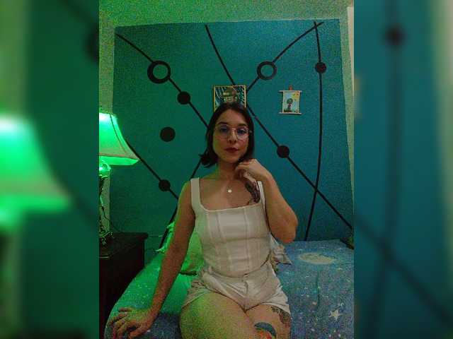 Lesliecarmein live cam on BongaCams