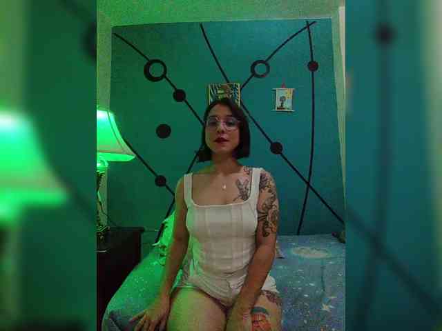 Lesliecarmein webcam