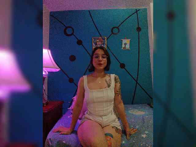 Lesliecarmein webcam