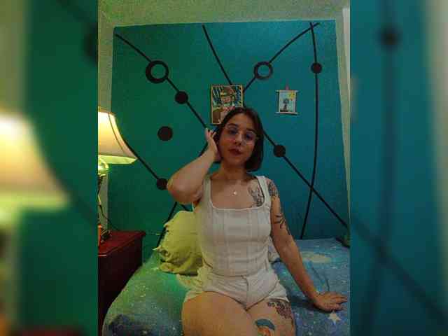 Lesliecarmein webcam