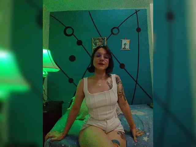 Lesliecarmein webcam