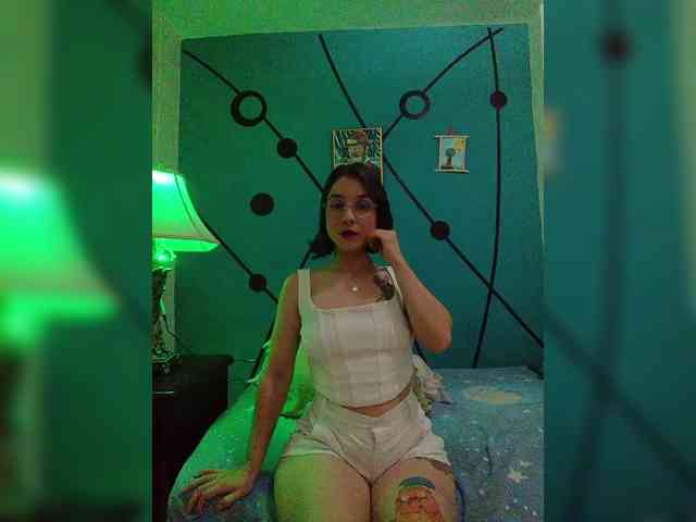 Lesliecarmein webcam