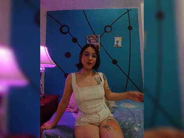 Lesliecarmein webcam