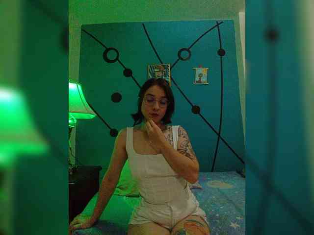 Lesliecarmein webcam