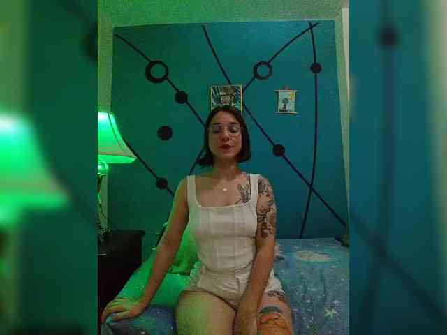 Lesliecarmein webcam