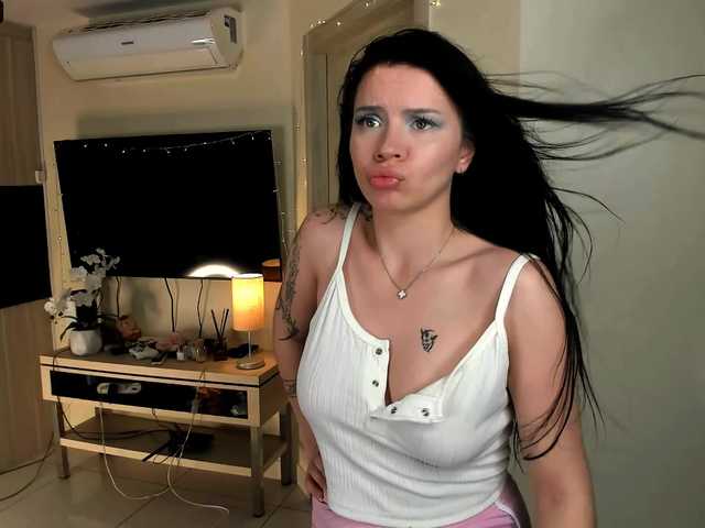 evelyne-xx live cam on BongaCams