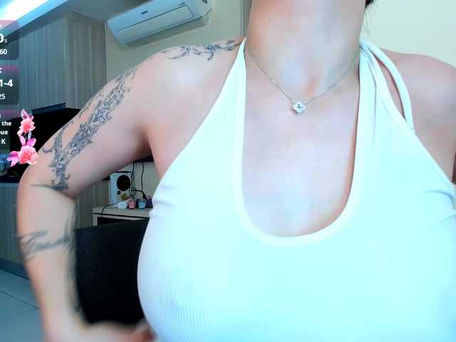 evelyne-xx live cam on BongaCams