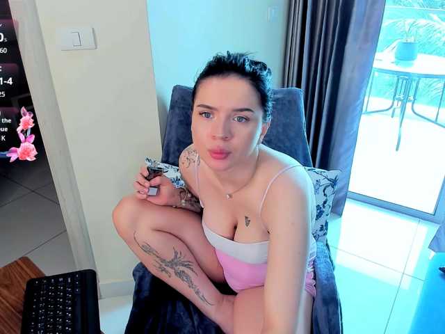 evelyne-xx live cam on BongaCams