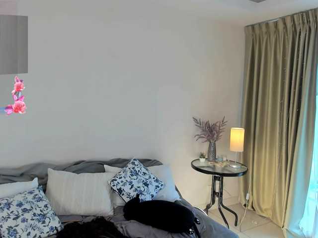 evelyne-xx live cam on BongaCams