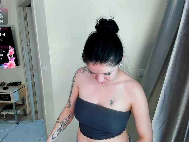 evelyne-xx live cam on BongaCams