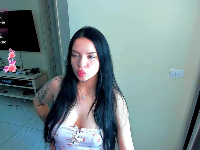 evelyne-xx live cam on BongaCams