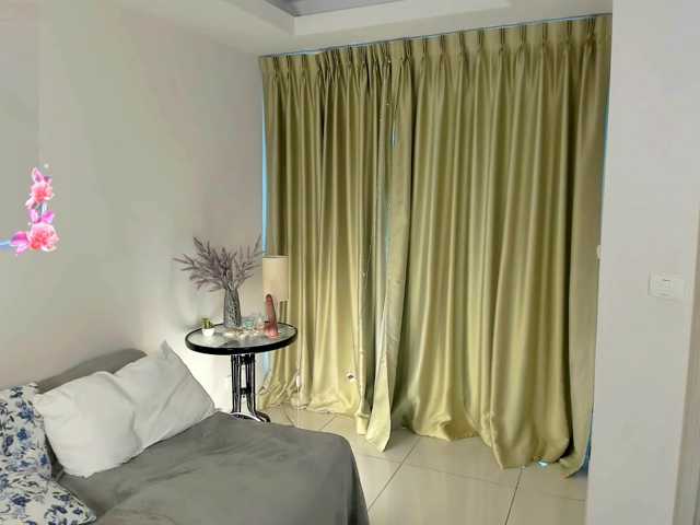 evelyne-xx live cam on BongaCams