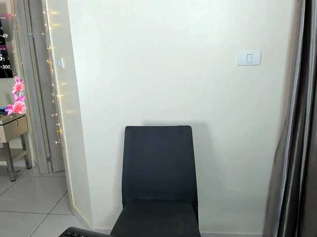 evelyne-xx live cam on BongaCams