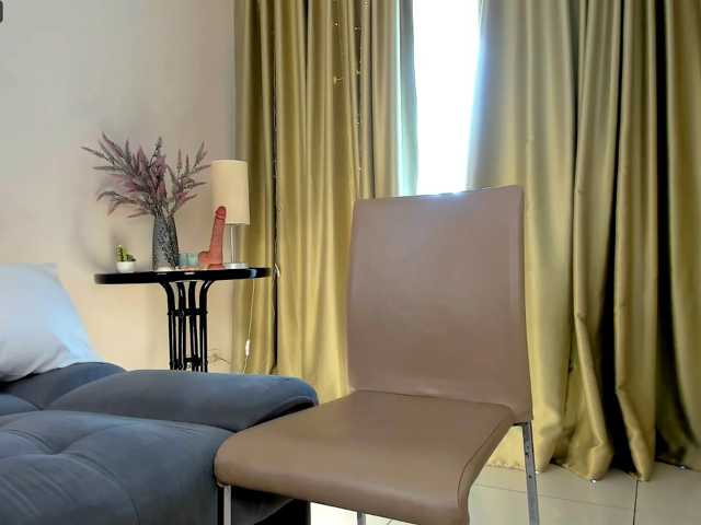 evelyne-xx live cam on BongaCams