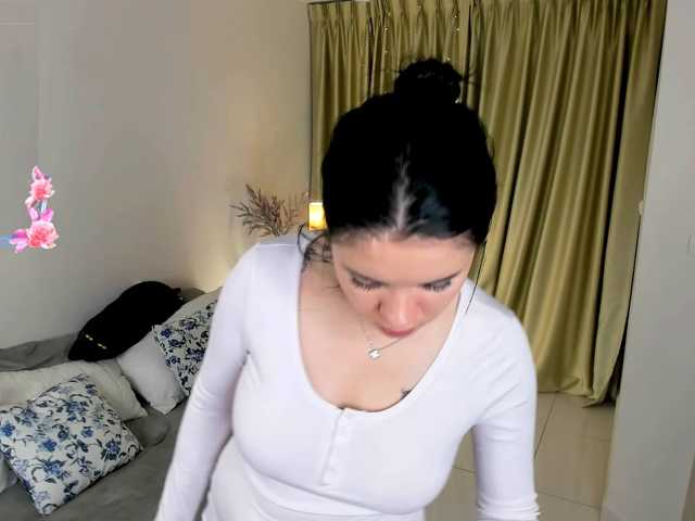 evelyne-xx live cam on BongaCams