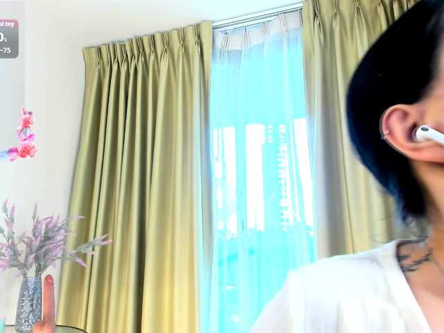 evelyne-xx — live female cam