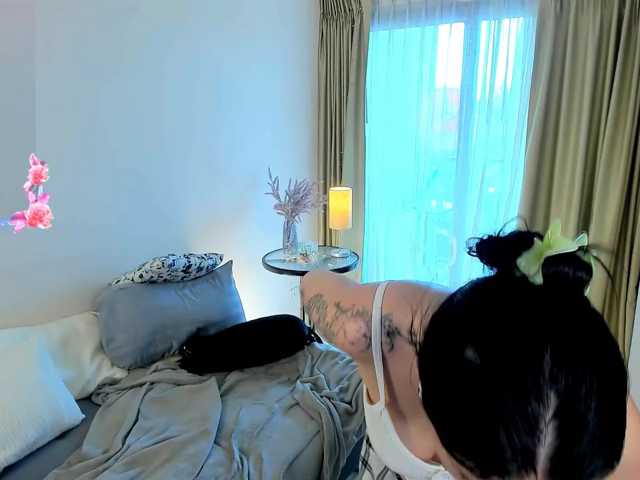 evelyne-xx live cam on BongaCams