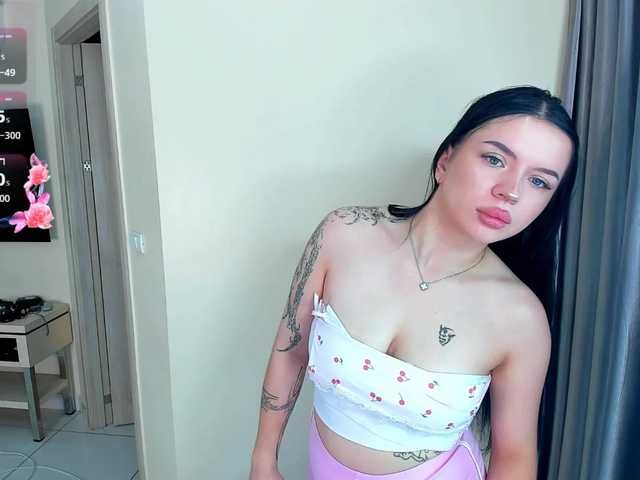 evelyne-xx live cam on BongaCams