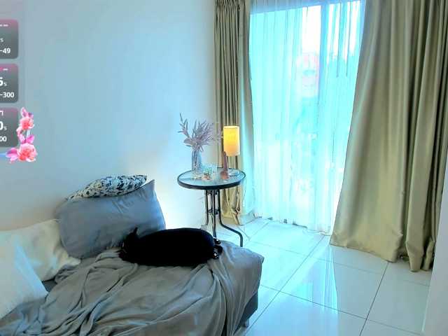 evelyne-xx live cam on BongaCams