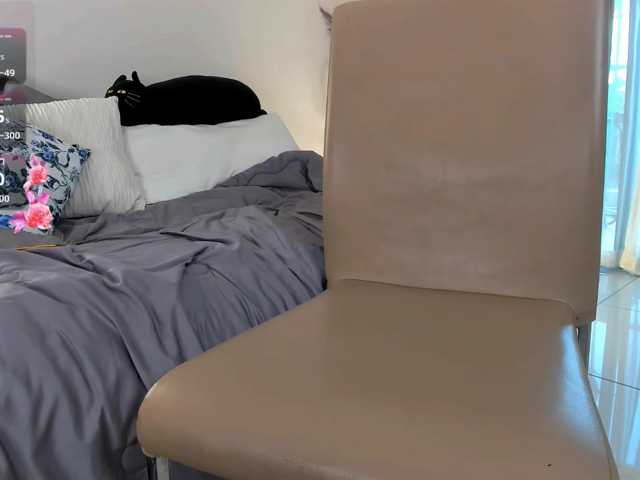 evelyne-xx live cam on BongaCams