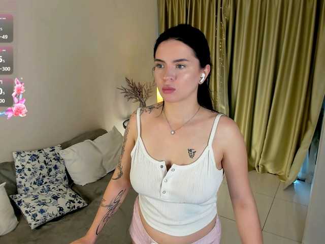 evelyne-xx, live now on BongaCams