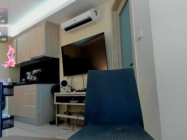 evelyne-xx live cam on BongaCams