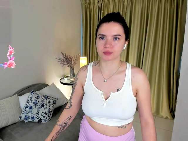 evelyne-xx, live now on BongaCams