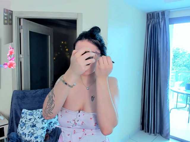 evelyne-xx live cam on BongaCams