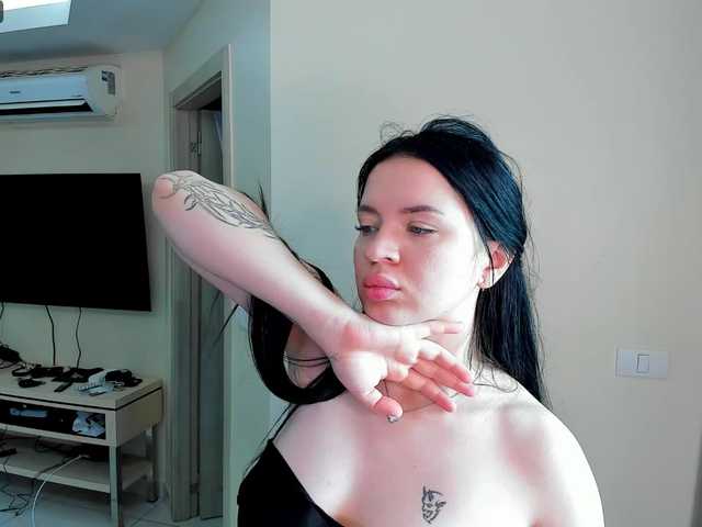 evelyne-xx live cam on BongaCams