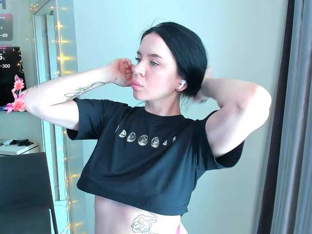 evelyne-xx live cam on BongaCams