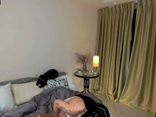 evelyne-xx live cam on BongaCams