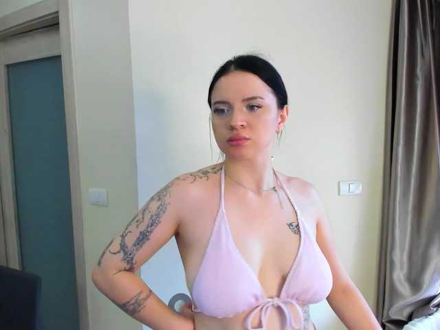 evelyne-xx live cam on BongaCams