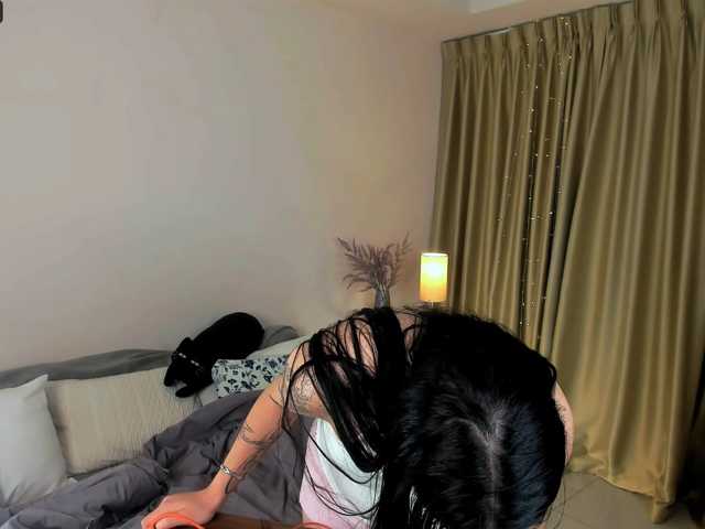 evelyne-xx live cam on BongaCams