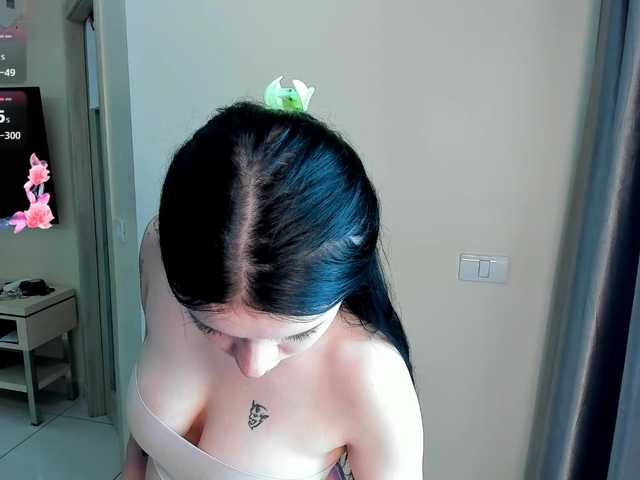 evelyne-xx live cam on BongaCams