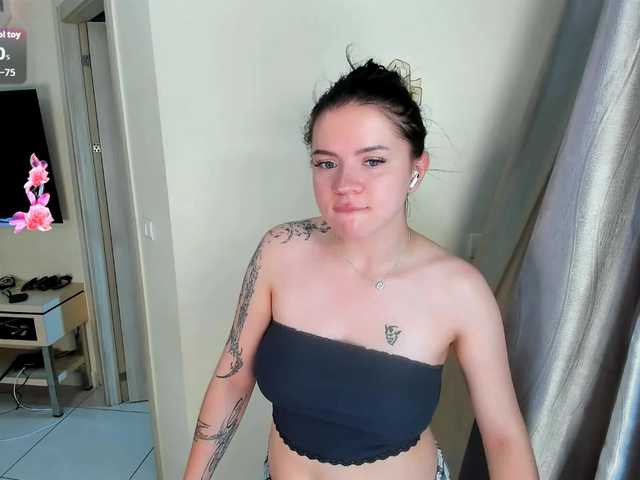 evelyne-xx live cam on BongaCams